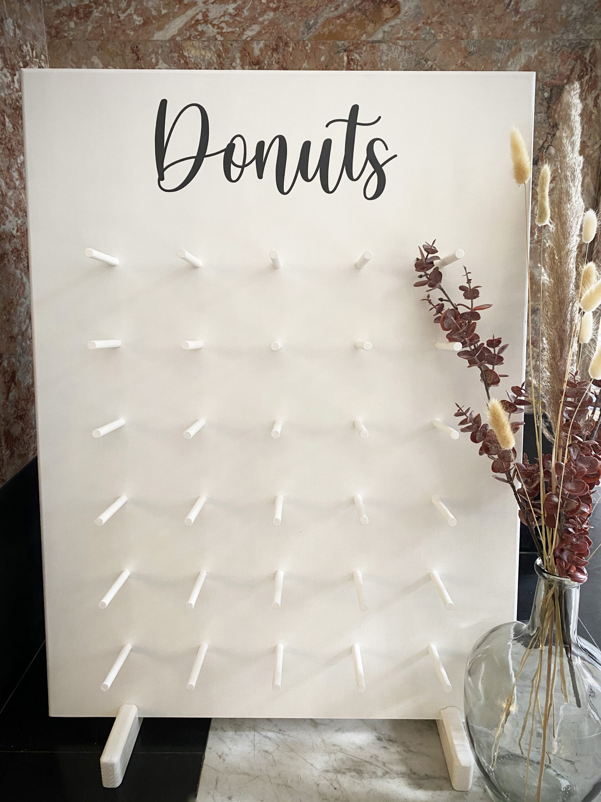 Donutwall_dekoriert_frontal Donutwall_dekoriert_frontal